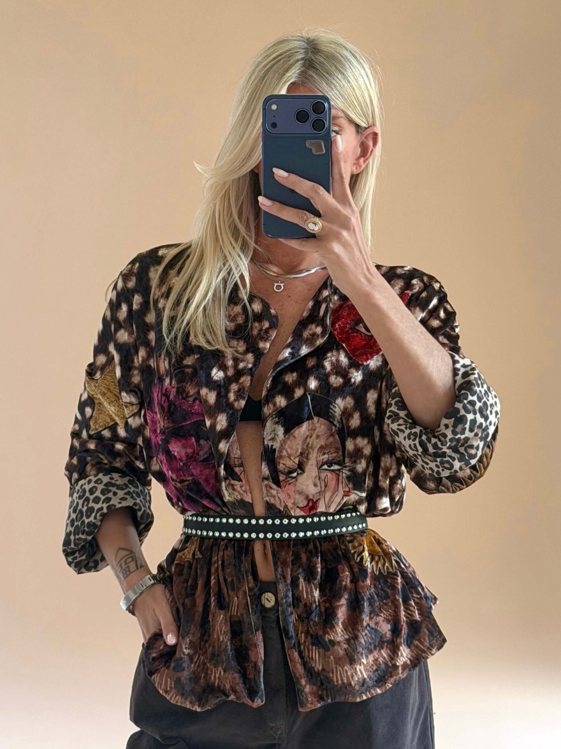40F4B6E9-2B5F-4ECC-BD3D-4E3027F5A5CD-2 Velvet Animal Print Blazer - Image 1