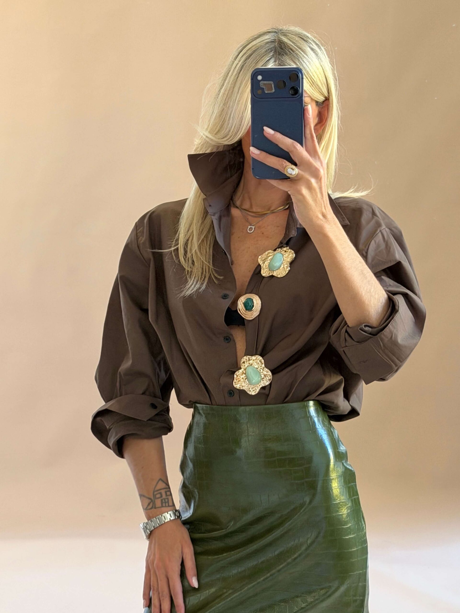 5359799C-AB4E-4FA4-B73C-AE5F8A6B94D8 Statement Brooch Shirt- Choco - Image 1